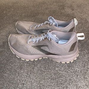Brooks women’s Gray revel Athletic Shoes